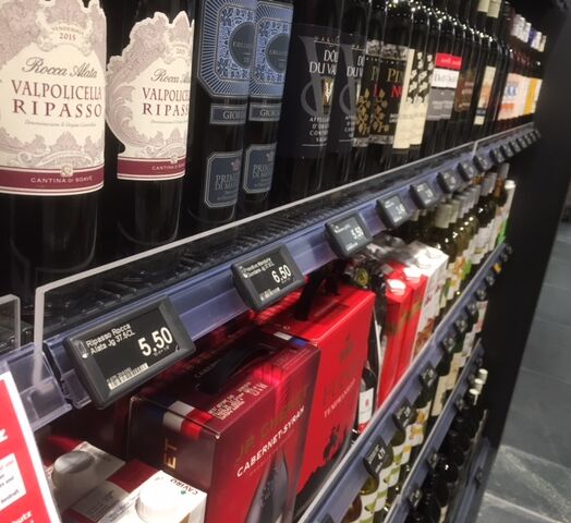 Supports ESL sur étagère à vin