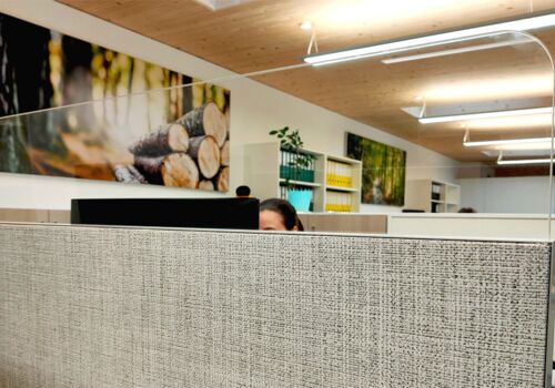Cadre textile tendu pour séparateur de bureau