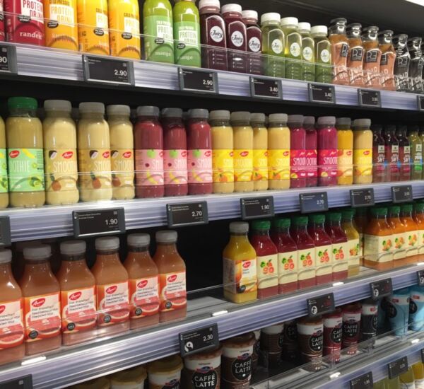 Supports ESL sur le rayonnage pour boissons