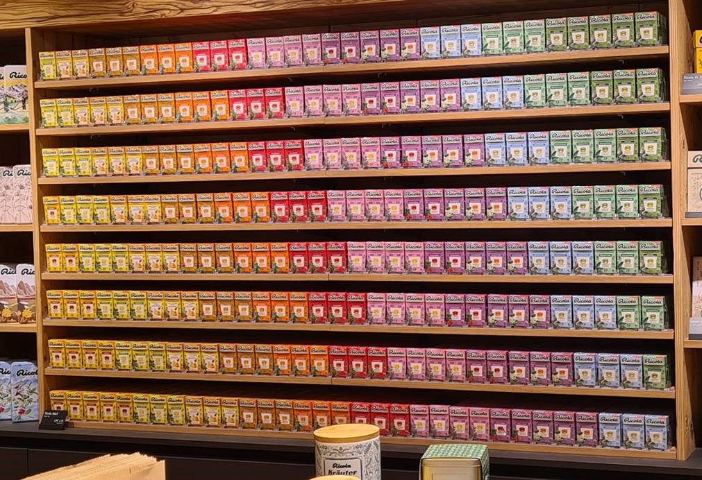 Regenbogen-Regal von Ricola
